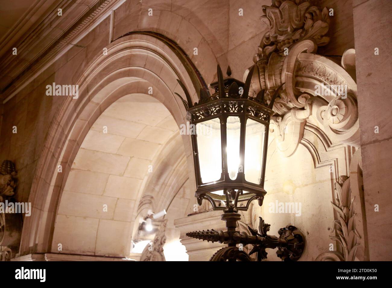 Opera Garnier, bekannt als Palais Garnier, Symbol von Paris, an einem schönen Sommertag mit blauem Himmel, in Paris, Frankreich Stockfoto