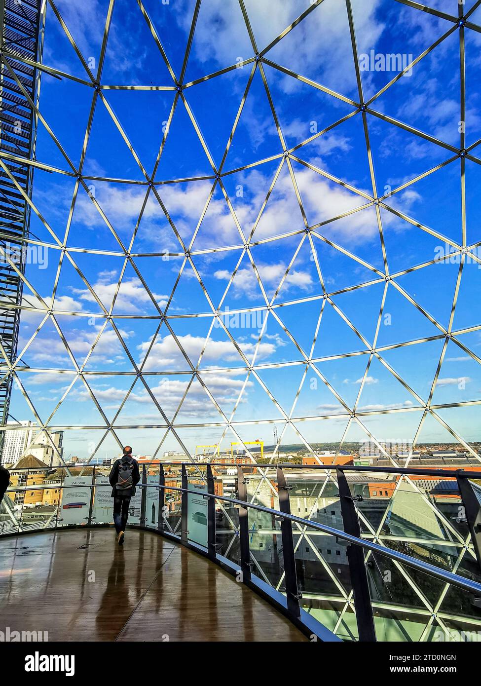 360-Grad-Blick auf Belfast vom Dome, berühmte Panorama-Aussichtsplattform im Victoria Square Shopping Centre, Belfast Stadtzentrum, Nordirland Stockfoto