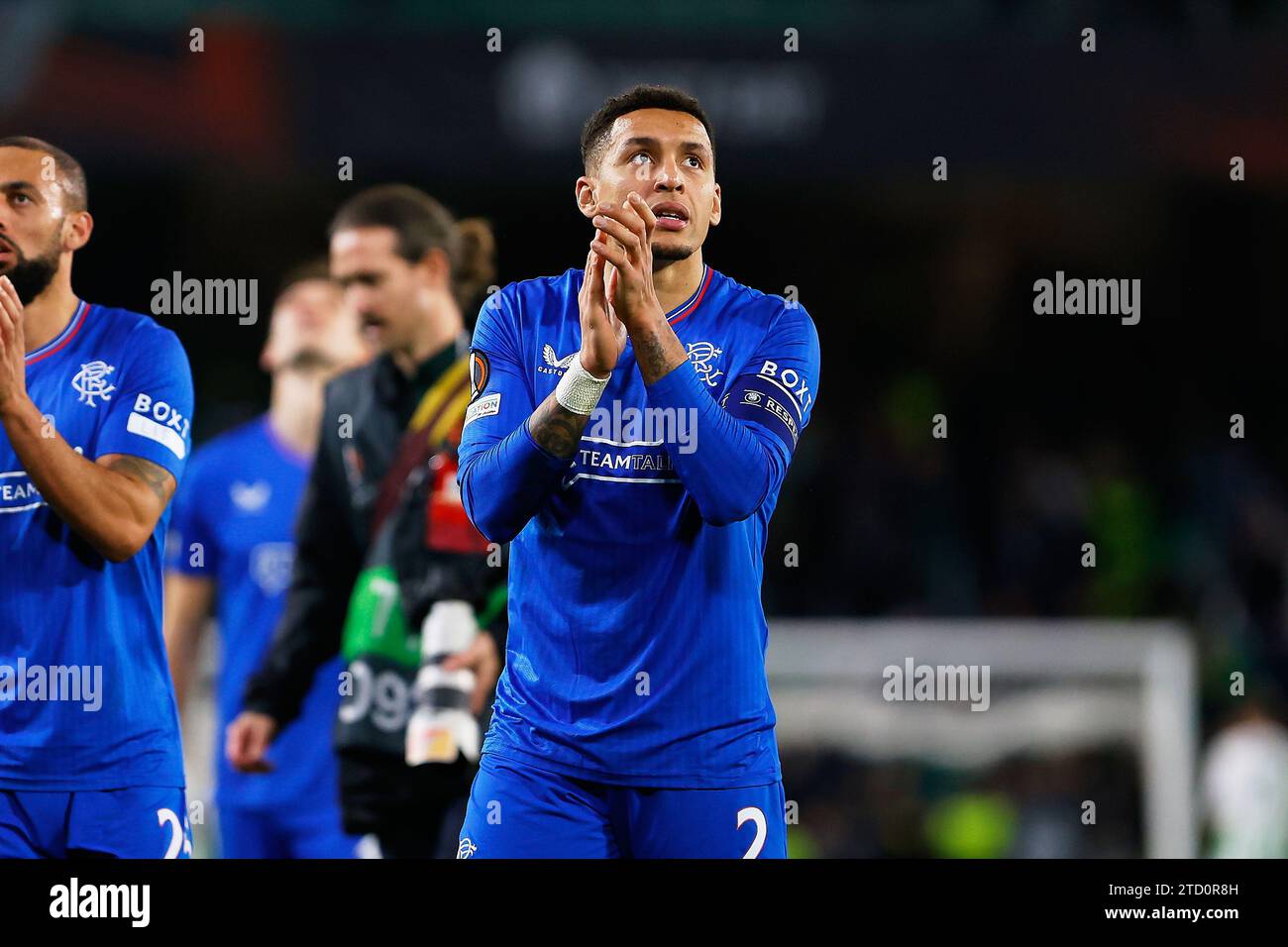 Sevilla, Spanien. Dezember 2023. James Tavernier (2) von den Rangers, die nach dem Spiel der UEFA Europa League zwischen Real Betis und Rangers im Estadio Benito Villamarin in Sevilla gesehen wurden. (Foto: Gonzales Photo - Andres Gongora). Quelle: Gonzales Photo/Alamy Live News Stockfoto