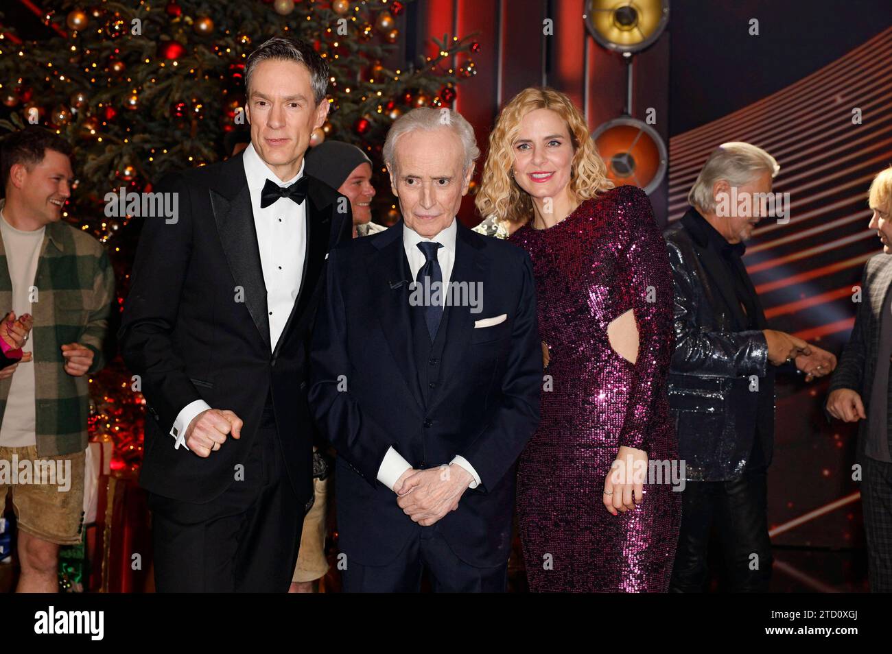 Sven Lorig, Jose Carreras und Stephanie Müller-Spirra bei der 29. JosÃ Carreras Gala 2023 in der Medienstadt Leipzig. Leipzig, 14.12.2023 *** Sven Lorig, Jose Carreras und Stephanie Müller Spirra auf der 29 JosÃ Carreras Gala 2023 in der Medienstadt Leipzig Leipzig, 14 12 2023 Foto:XM.xKremerx/xFuturexImagex carreras Gala 3579 Stockfoto