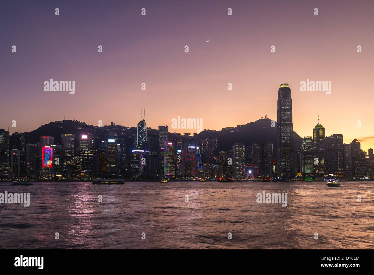 Nachtansicht auf den Hafen von victoria und die Insel hongkong in hongkong, China Stockfoto