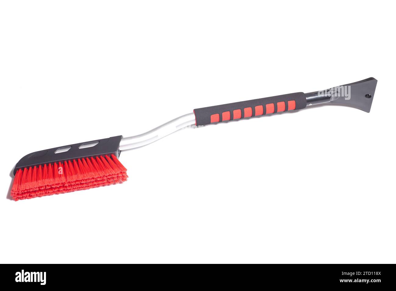 Autobürste mit einem Schaber zur Reinigung des Autos im Winter auf Schnee und Eis, isoliert auf weiß Stockfoto