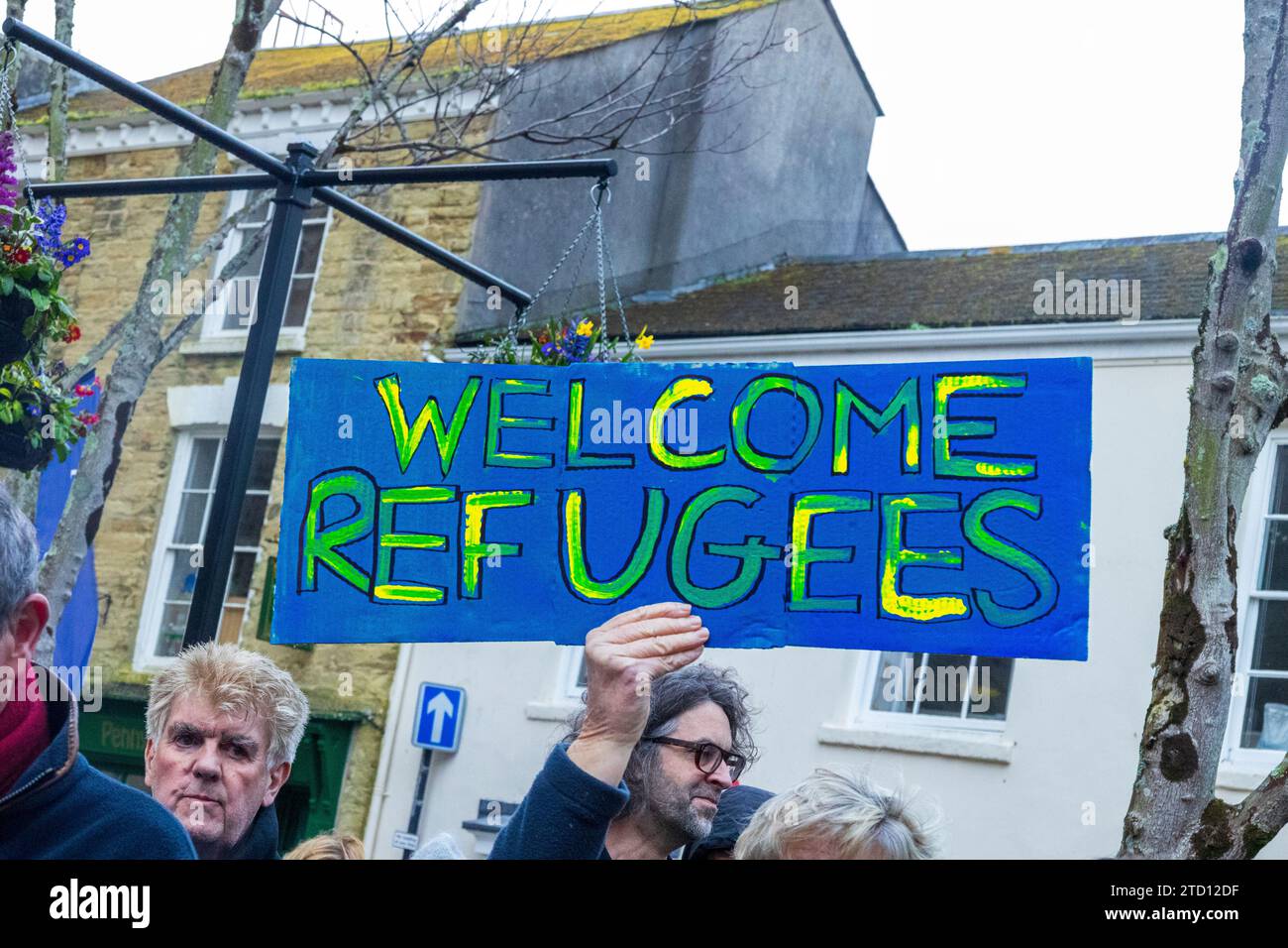 Mahnwache für die Ukraine nach der russischen Invasion der Ukraine im Jahr 2022 in Truro, Cornwall. Stockfoto