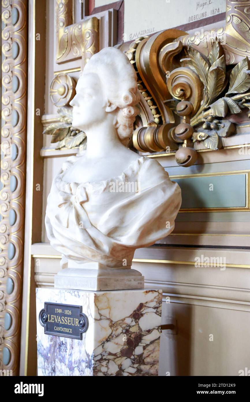 Opera Garnier oder Palais Garnier, Symbol von Paris, an einem schönen Sommertag mit blauem Himmel, in Paris, Frankreich Stockfoto