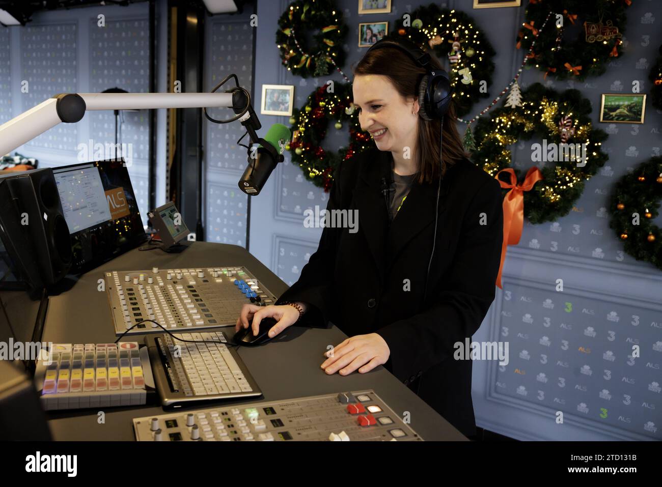 NIJMEGEN - Porträt von 3FM DJ Sophie Hijlkema während einer Führung durch das Glashaus am Grote Markt. Der Radiosender NPO 3FM setzt sich mit Serious Request für die als Netherlands Foundation ein. ANP MARCEL KRIJGSMAN niederlande raus - belgien raus Stockfoto