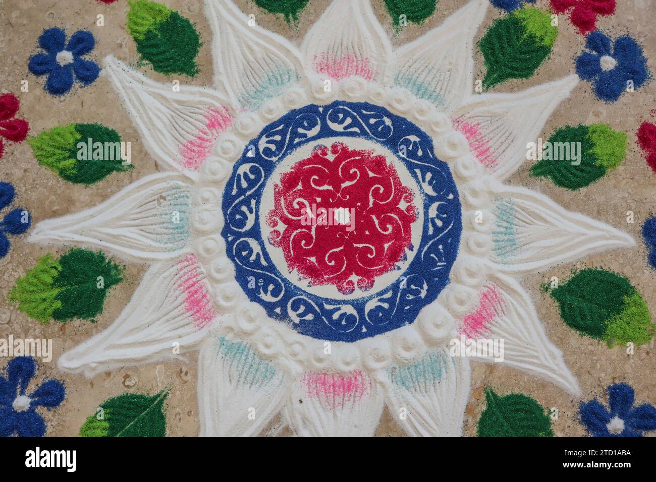 Schöne weiße Rangoli im Blumendesign. Rangoli machen Muster. Rangoli-Designs Stockfoto