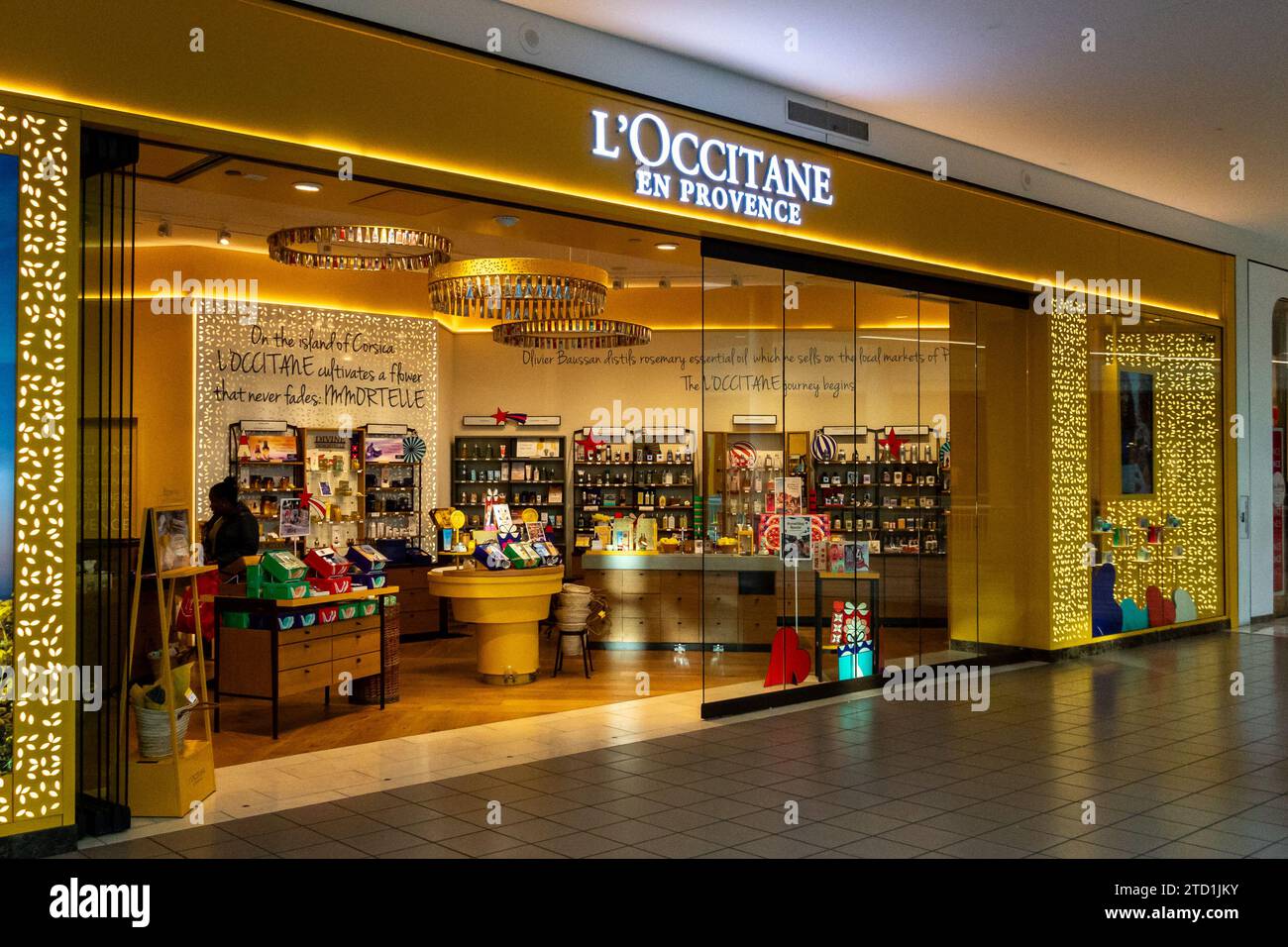 BLOOMINGTON, MN, USA - 12. DEZEMBER 2023: L'Occitane en Provence im Einkaufszentrum Mall of America. Stockfoto