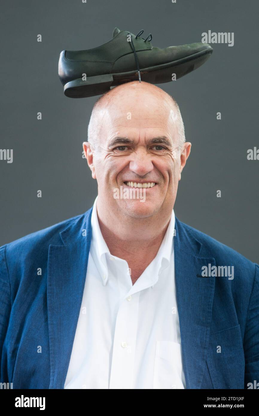 Irischer Schriftsteller, Kurzgeschichten-Autor, Essayist, Dramatiker, Journalist, der Kritiker und Dichter Colm Toibin nimmt an einem Fotogespräch während der Edinburgh Internation Teil Stockfoto