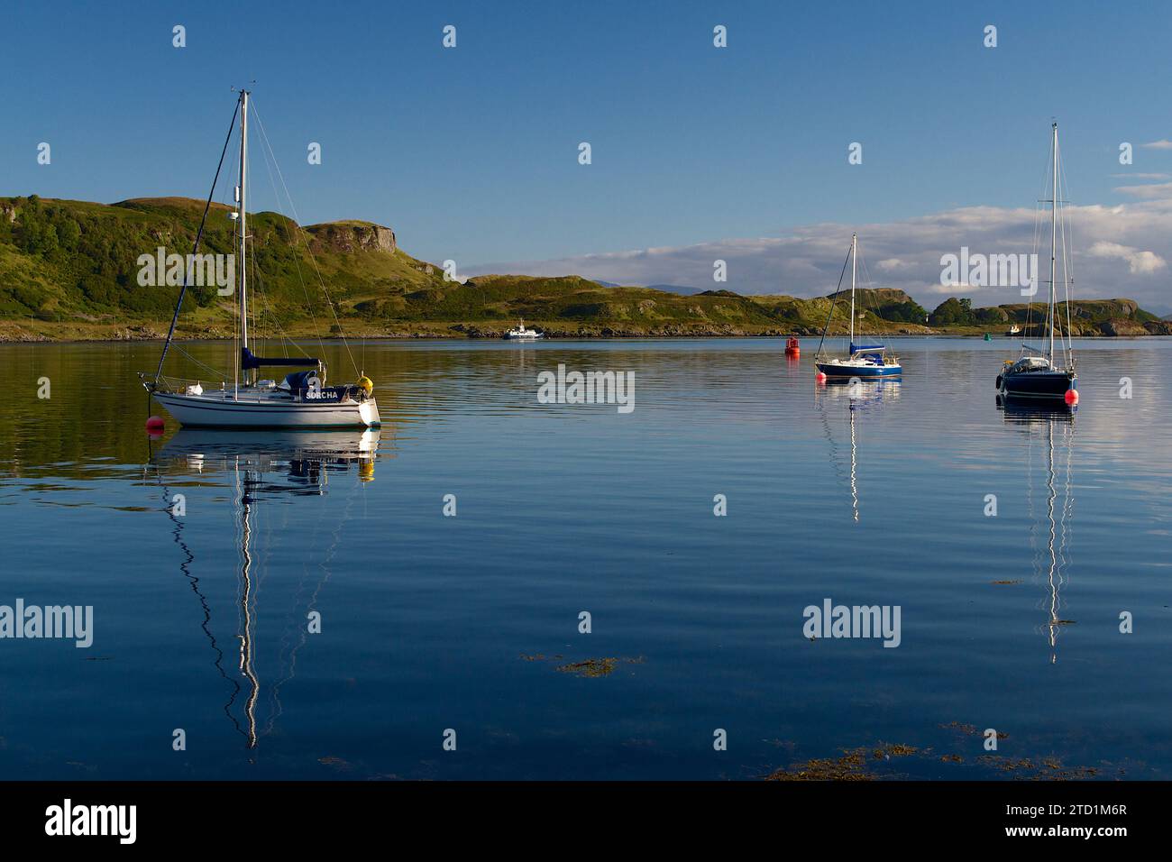 Boote, die im Sound of Kerrera, Schottland, ankern Stockfoto