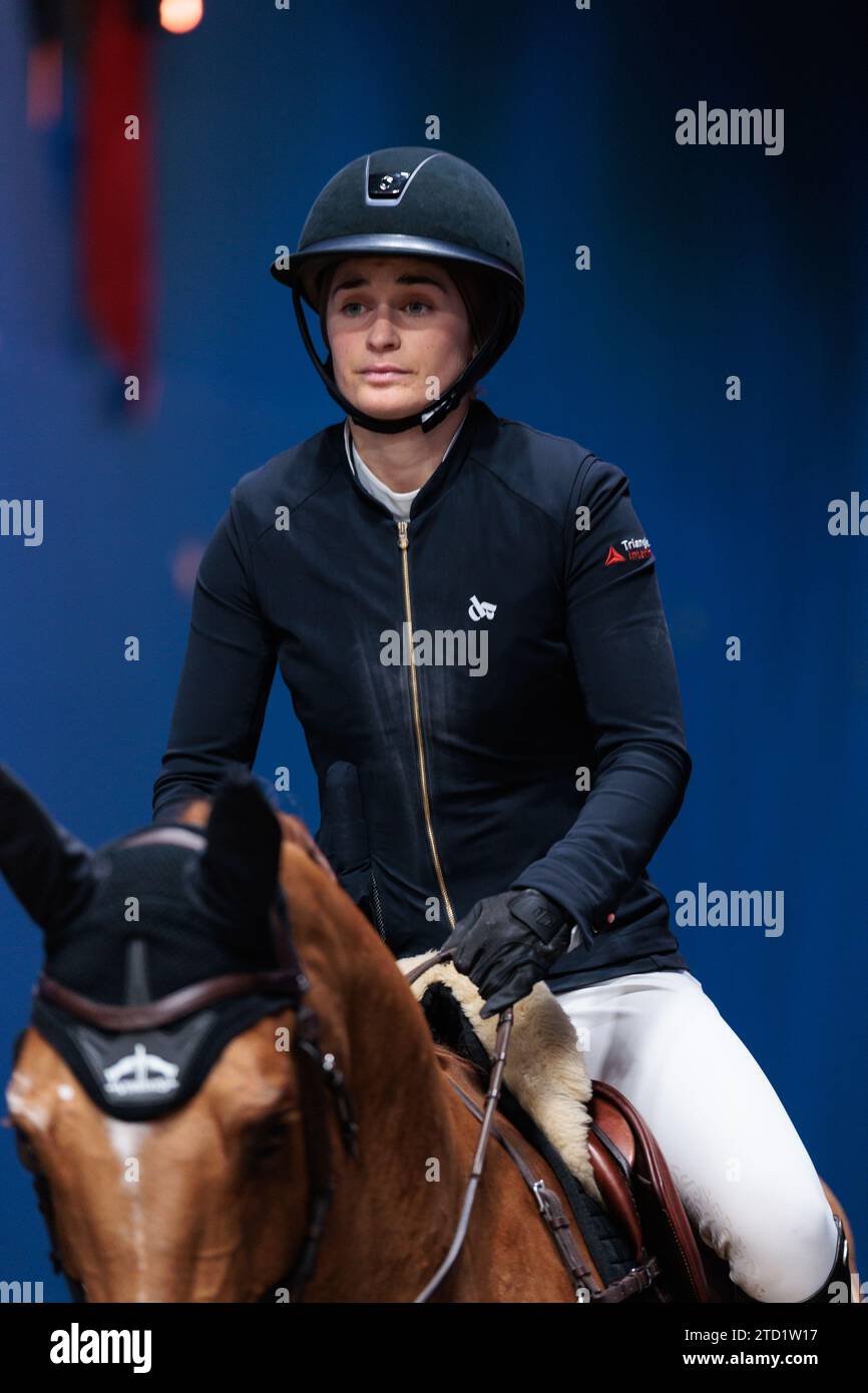 London, Großbritannien. Dezember 2023. Jeanne Sadran aus Frankreich mit unvergesslichem Damvil tritt während der Champagne Taittinger Ivy Stakes auf der London International Horse Show am 15. Dezember 2023 im London Excel Centre, Großbritannien (Foto: Maxime David - MXIMD Pictures) an Stockfoto