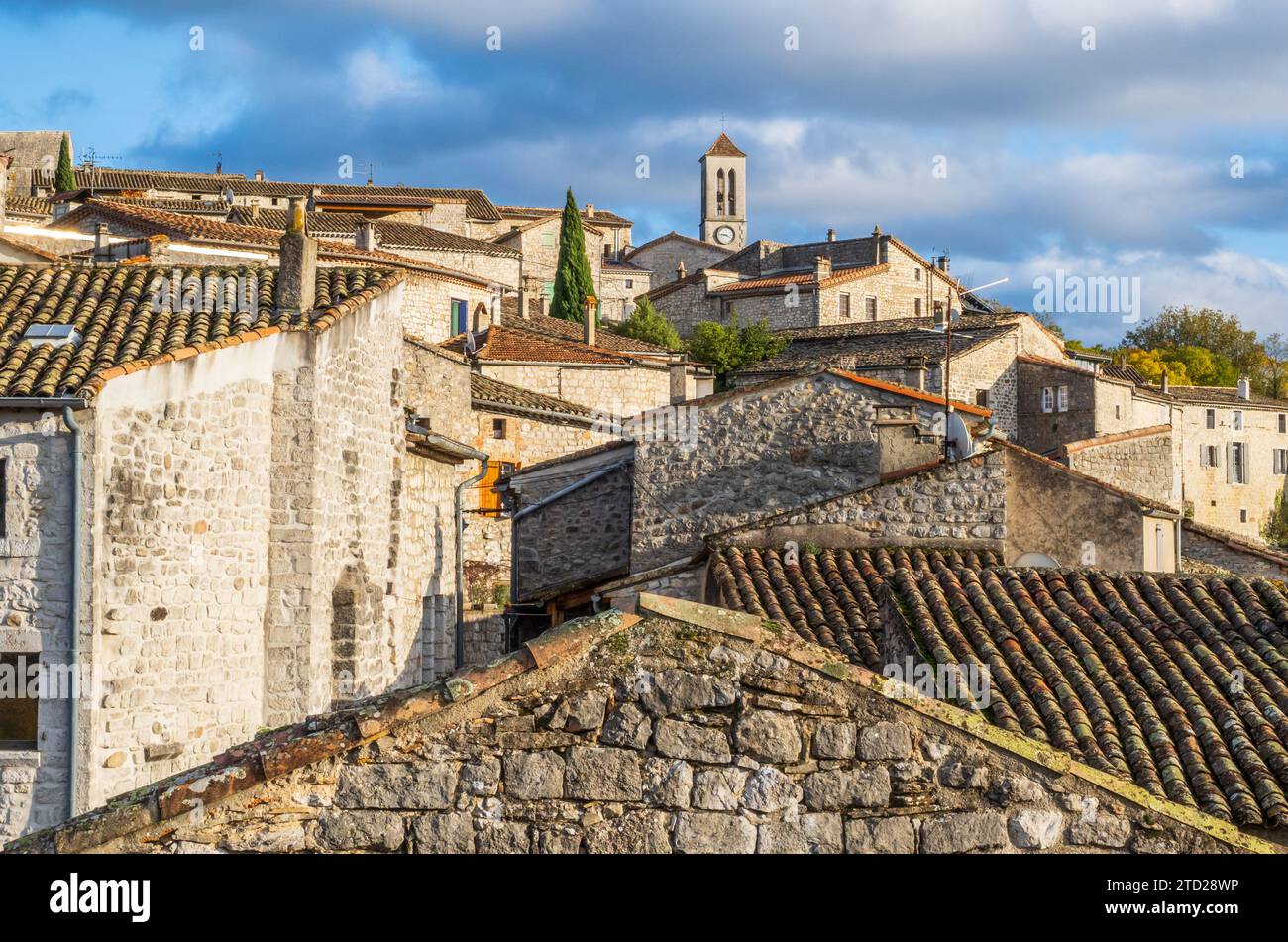 Balazuc Dorf von den Dächern gesehen, als historisches Erbe und Mitglied der schönsten Dörfer Frankreichs Verein anerkannt. Fotografie t Stockfoto