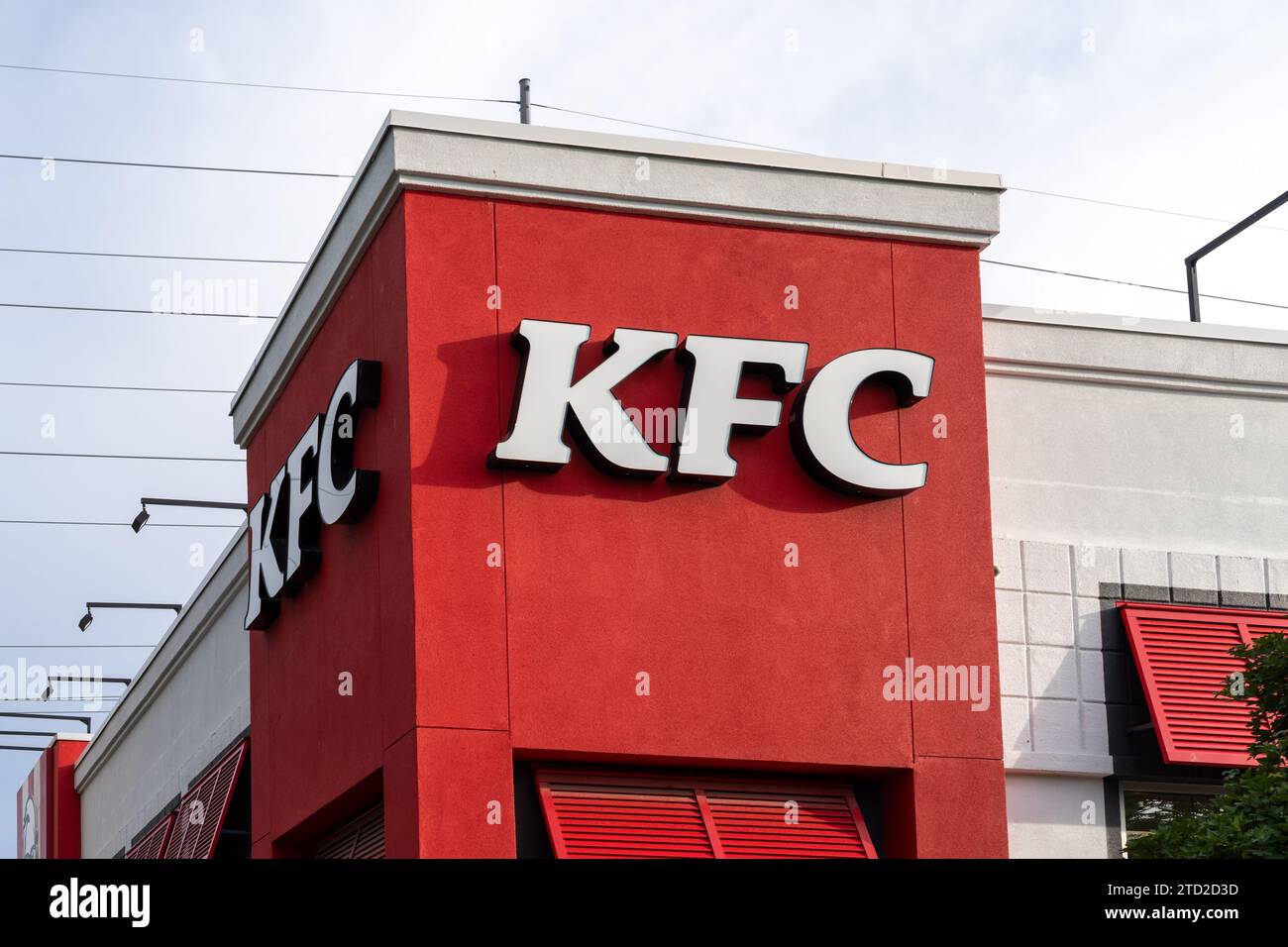 Nahaufnahme des KFC-Logos auf dem Gebäude des weltweit ersten KFC-Restaurants (Kentucky Fried Chicken) in Salt Lake City, Utah, USA Stockfoto