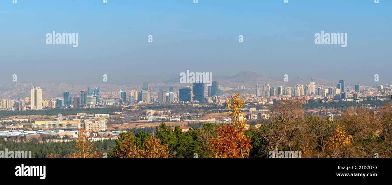 Ankara, Türkei - 2. Dezember 2023: Panoramablick auf Ankara mit dem Stadtteil Sogutozu Stockfoto