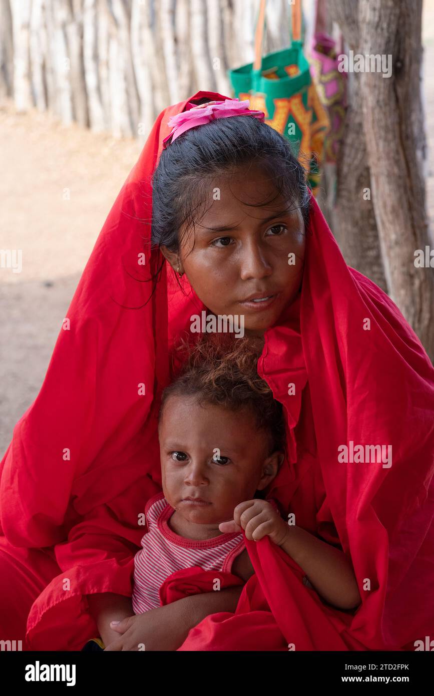 Wayuu Mutter und Kind, La Guajira, Kolumbien Stockfoto