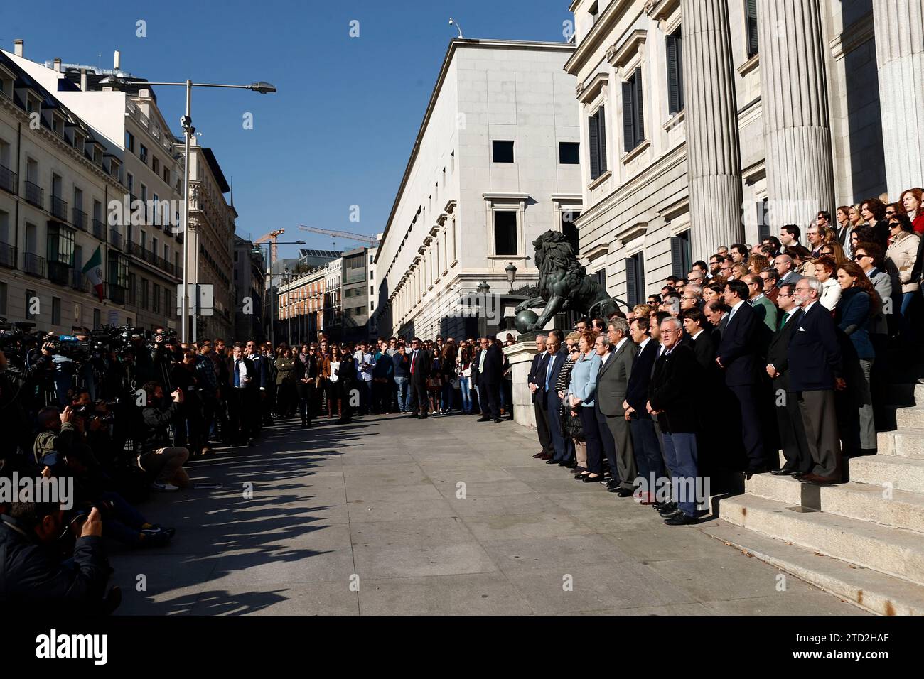 Madrid, 16.11.2015. Schweigeminute im Abgeordnetenkongress für die Terroranschläge in Paris. Foto: Oscar del Pozo ARCHDC. Quelle: Album / Archivo ABC / Oscar del Pozo Stockfoto