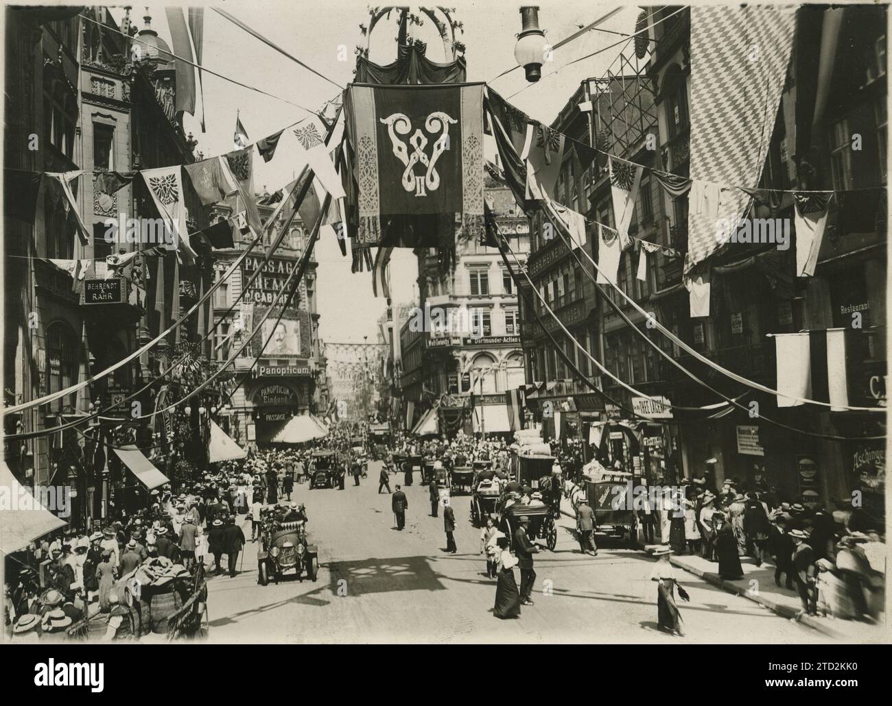 Berlin (Deutschland), 16.06.1913. Feierlichkeiten zum Jubiläum Kaiser Wilhelm II. In der Friedrichstraße. Quelle: Album/Archivo ABC Stockfoto