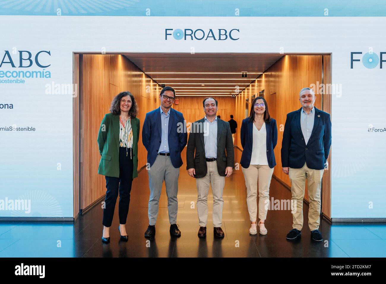 Madrid, 28.04.2023. ABC Sustainable Economy Forum: "Kreislaufwirtschaft der Abfälle", moderiert von Yolanda Gómez, stellvertretender Direktor von ABC; Borja Carabante, Delegierte des Regierungsbereichs Umwelt und Mobilität der Stadt Madrid; Félix González Yagüe, Mitglied des Verwaltungsausschusses des Baugeschäfts VON ACCIONA; Manuel Guerrero Pérez, Exekutivdirektor der Stiftung für die Kreislaufwirtschaft, und Jovita Moreno, Professor für Chemieingenieurwesen an der Rey Juan Carlos University. Foto: Tania Sieira. ARCHDC. Quelle: Album / Archivo ABC / Tania Sieira Stockfoto