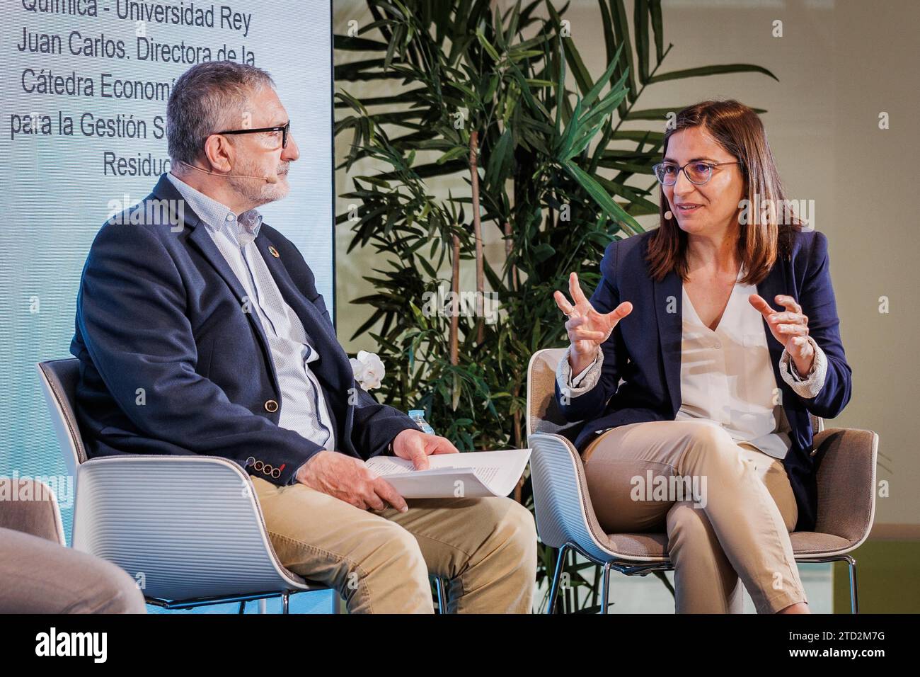 Madrid, 28.04.2023. ABC Sustainable Economy Forum: "Kreislaufwirtschaft der Abfälle", moderiert von Yolanda Gómez, stellvertretender Direktor von ABC; Borja Carabante, Delegierte des Regierungsbereichs Umwelt und Mobilität der Stadt Madrid; Félix González Yagüe, Mitglied des Verwaltungsausschusses des Baugeschäfts VON ACCIONA; Manuel Guerrero Pérez, Exekutivdirektor der Stiftung für die Kreislaufwirtschaft, und Jovita Moreno, Professor für Chemieingenieurwesen an der Rey Juan Carlos University. Foto: Tania Sieira. ARCHDC. Quelle: Album / Archivo ABC / Tania Sieira Stockfoto