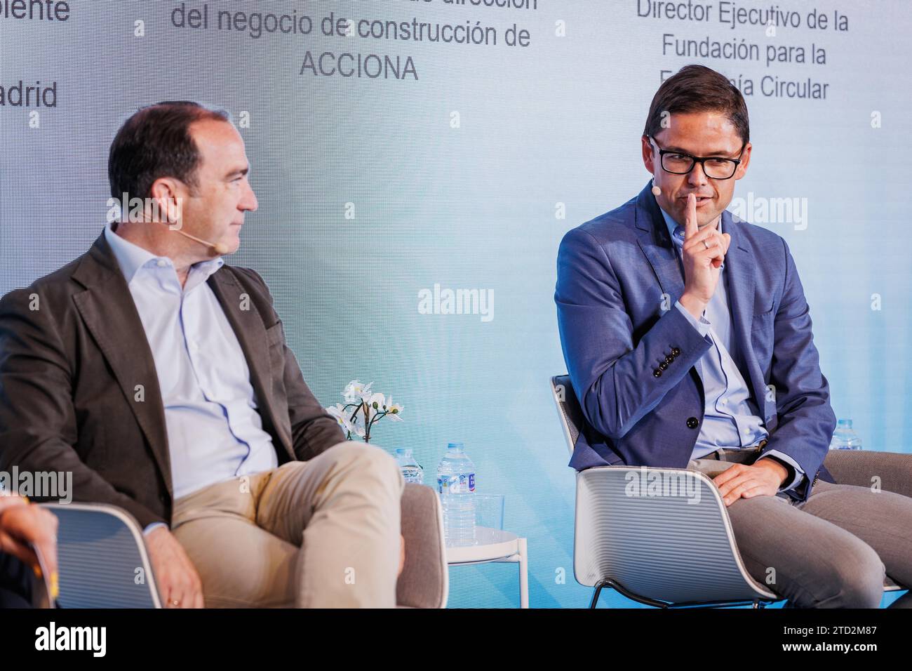 Madrid, 28.04.2023. ABC Sustainable Economy Forum: "Kreislaufwirtschaft der Abfälle", moderiert von Yolanda Gómez, stellvertretender Direktor von ABC; Borja Carabante, Delegierte des Regierungsbereichs Umwelt und Mobilität der Stadt Madrid; Félix González Yagüe, Mitglied des Verwaltungsausschusses des Baugeschäfts VON ACCIONA; Manuel Guerrero Pérez, Exekutivdirektor der Stiftung für die Kreislaufwirtschaft, und Jovita Moreno, Professor für Chemieingenieurwesen an der Rey Juan Carlos University. Foto: Tania Sieira. ARCHDC. Quelle: Album / Archivo ABC / Tania Sieira Stockfoto