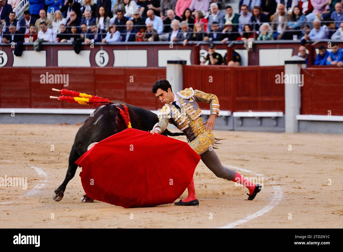 Madrid, 18.05.2023. Stierkampfarena Las Ventas. Messe San Isidro. Stierkampf von Morante de la Puebla, Juli und Tomás Rufo. Foto: Guillermo Navarro. Archdc. Quelle: Album / Archivo ABC / Guillermo Navarro Stockfoto