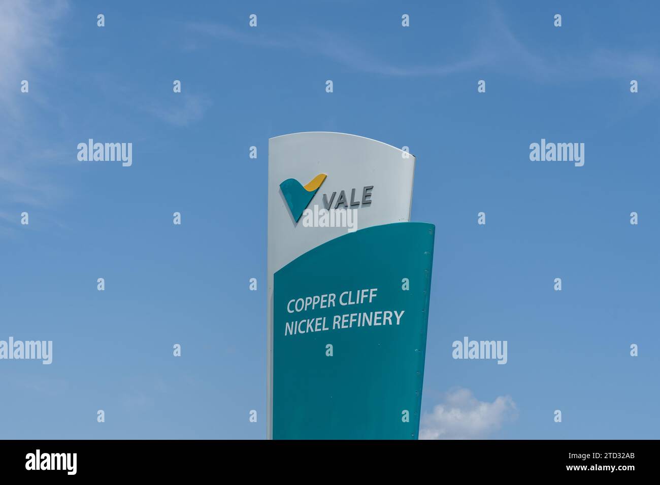 Die Bodenbeschilderung für die Nickelraffinerie Vale Copper Cliff befindet sich in Greater Sudbury, Ontario, Kanada Stockfoto