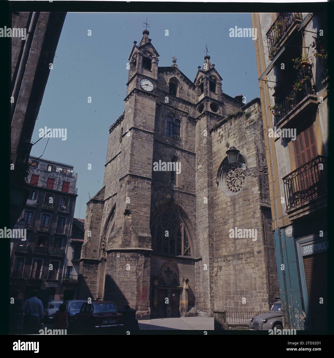 San Sebastián, 1968. Außenansicht der Kirche San Vicente Mártir, in der Altstadt. Quelle: Album/Archivo ABC Stockfoto