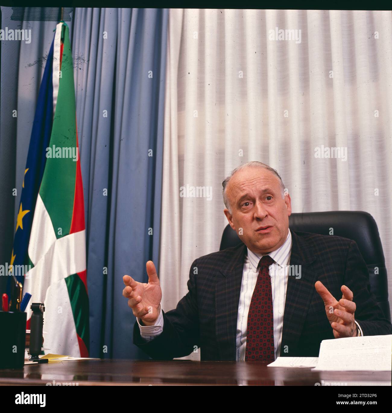 Bilbao, Juni 1990. Interview mit Xabier Arzallus in seinem Büro im PNV-Hauptquartier. Quelle: Album/Archivo ABC/Gonzalo Cruz Stockfoto