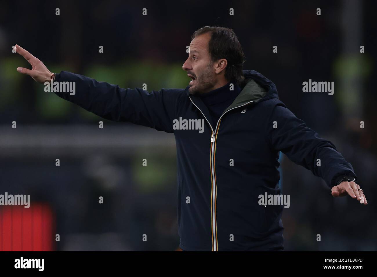 Genua, Italien, 15. Dezember 2023. Alberto Gilardino Cheftrainer des CFC Genua reagiert während des Spiels der Serie A bei Luigi Ferraris in Genua. Der Bildnachweis sollte lauten: Jonathan Moscrop / Sportimage Stockfoto