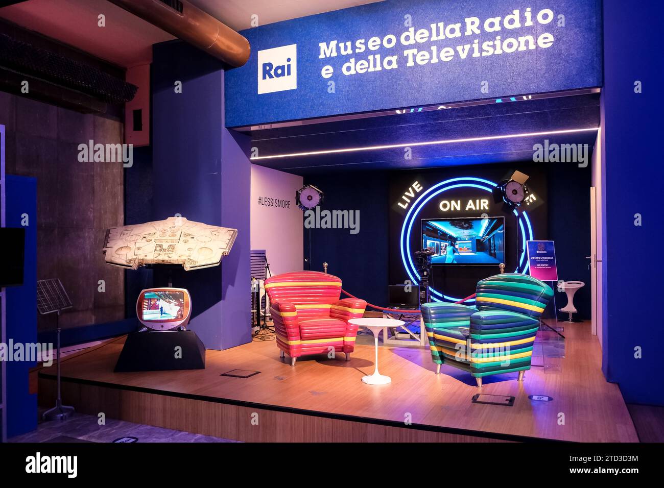 Studioausrüstung im Museum für Radio und Fernsehen im Rai Produktionszentrum im Stadtzentrum von Turin, Italien Stockfoto