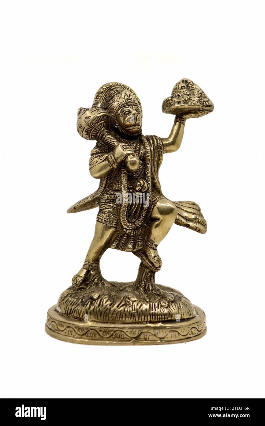 Antike handgefertigte Statue des Herrn hanuman, der einen Berg nach der hinduistischen Schrift ramayan trägt, isoliert auf weißem Hintergrund Stockfoto