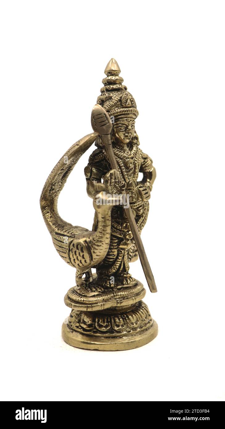 Statue des hindugottes des Krieges subramanya, Sohn des Herrn shiva mit seinem Tier, ein Pfau isoliert auf weißem Hintergrund Stockfoto Statue des hindugottes des Krieges subramanya, Sohn des Herrn shiva mit seinem Tier, ein Pfau isoliert auf weißem Hintergrund Stockfoto