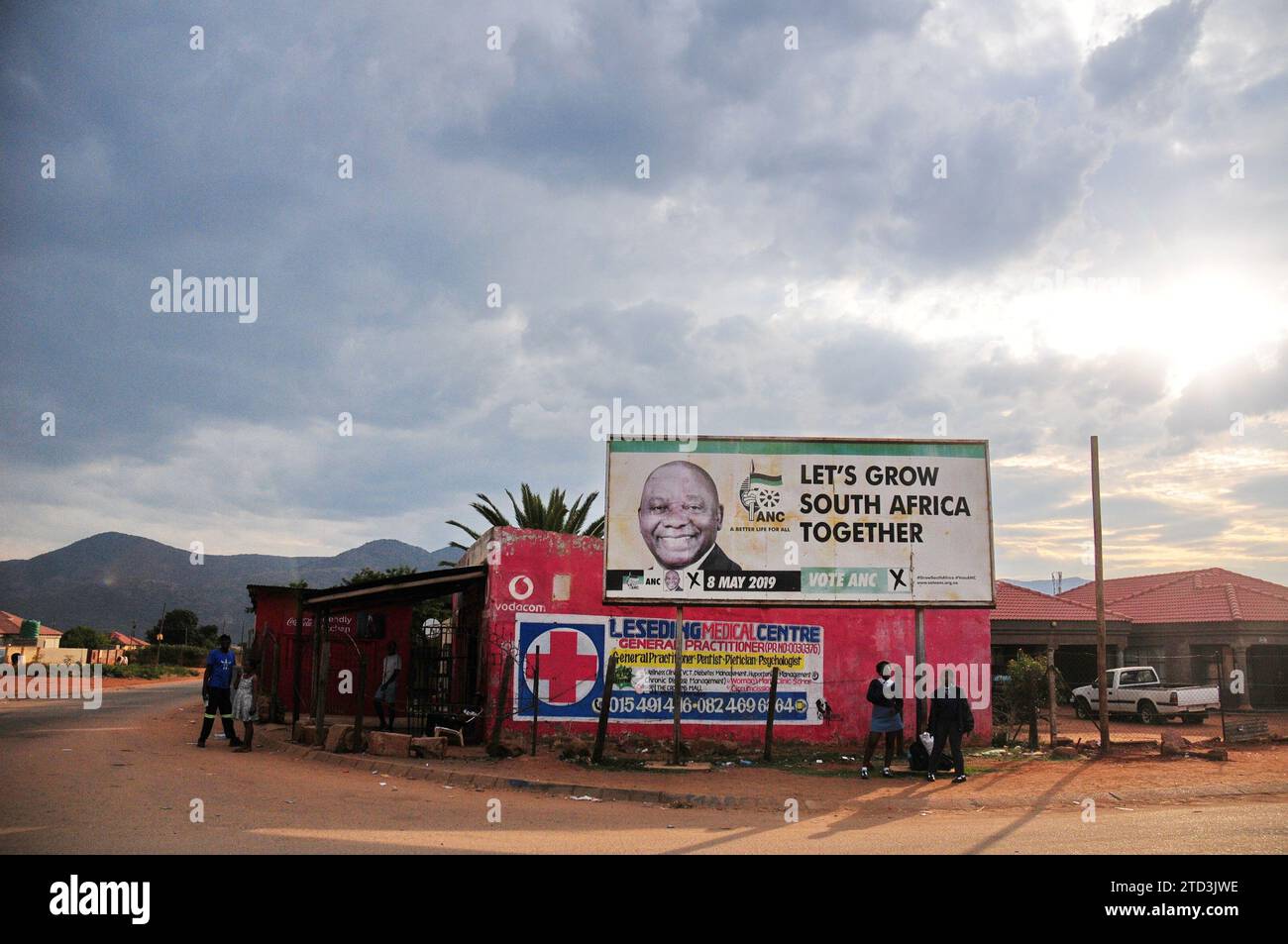 Ein Wahlplakat des ANC in den Straßen von Sekgakgapeng in Mokopane, Provinz Limpopo Stockfoto