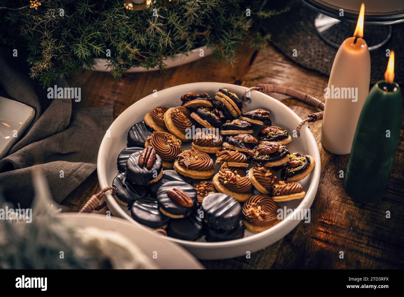 Hausgemachte Weihnachtskekse. Auswahl an Weihnachtskeksen Stockfoto