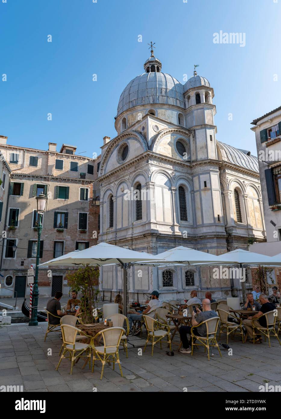 Restaurant und Kirche Santa Maria dei Miracoli, Santa Maria dei Miracoli, Venedig, Italien Stockfoto