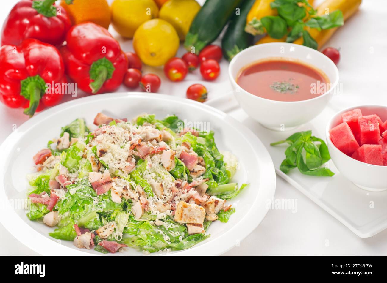 Frischer klassischer caesar-Salat, gesunde Mahlzeit, KÖSTLICHERE SPEISEN IM PORTFOLIO, Lebensmittelfotografie Stockfoto