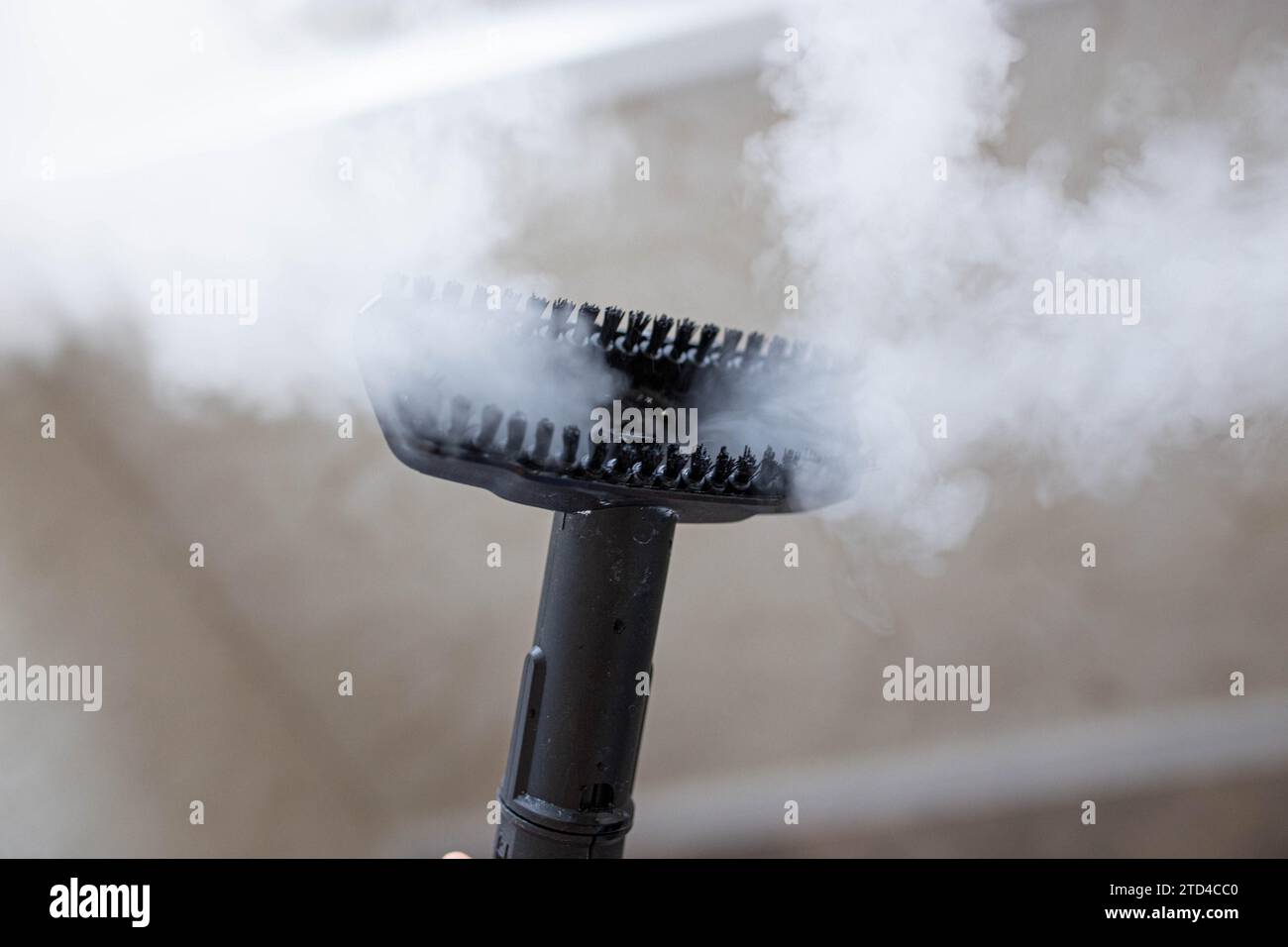 Dampfgarer zum Reinigen des Hauses, Dampf unter Druck Stockfoto