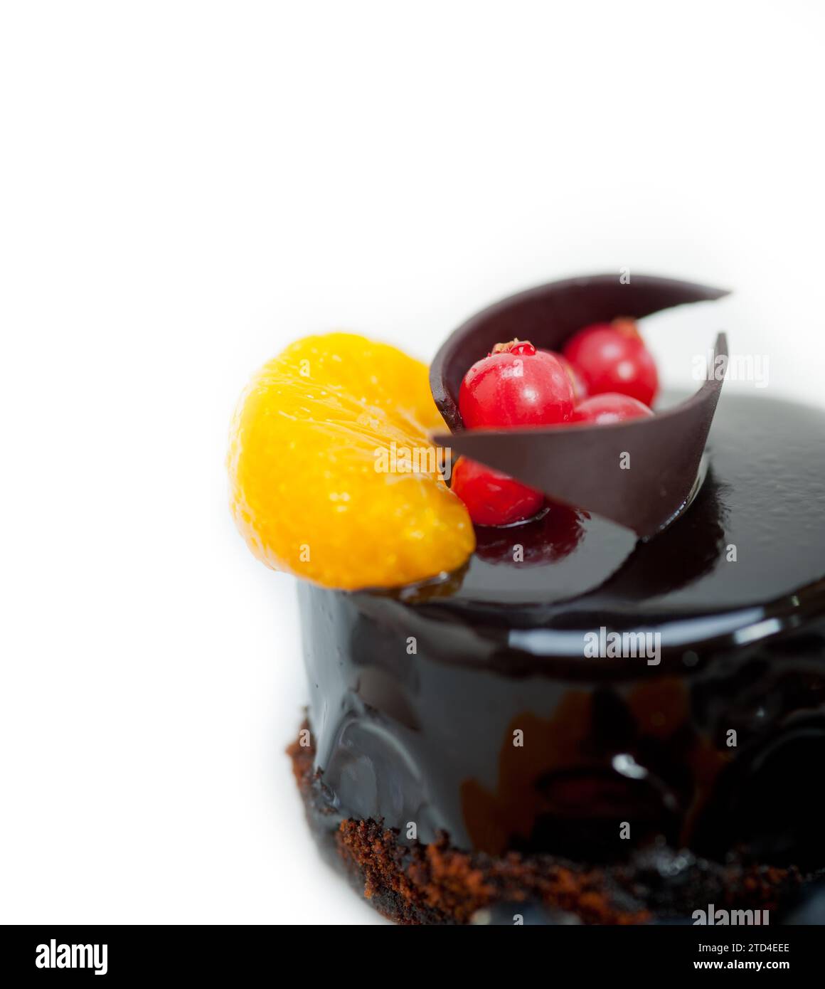 Schokoladenkuchen und frisches Obst auf der obersten Nahaufnahme Makro Stockfoto