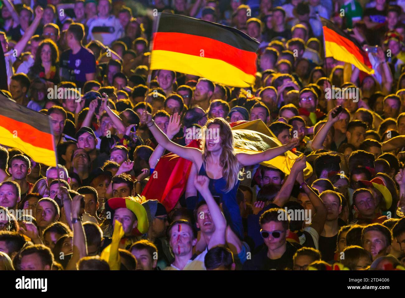 DEU Sachsen Dresden Public Viewing in Dresden Public Viewing am Elbufer in Dresden auf dem Gelände der Filmnaechte am Elbufer, wann Stockfoto