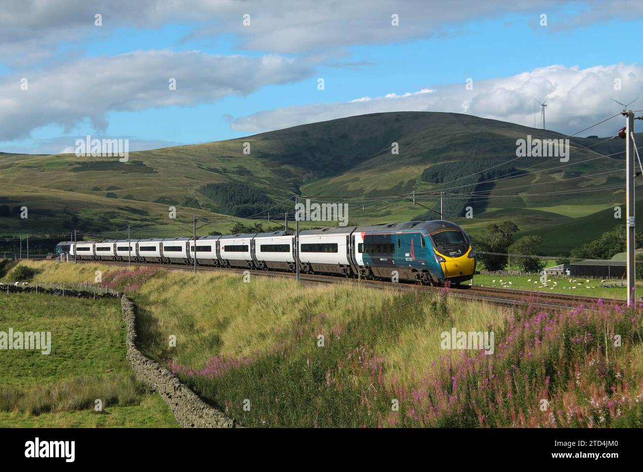 Avanti West Coast 390130 1M17 Glasgow Central - London Euston vorbei an Crawford, South Lanarkshire, Schottland Stockfoto