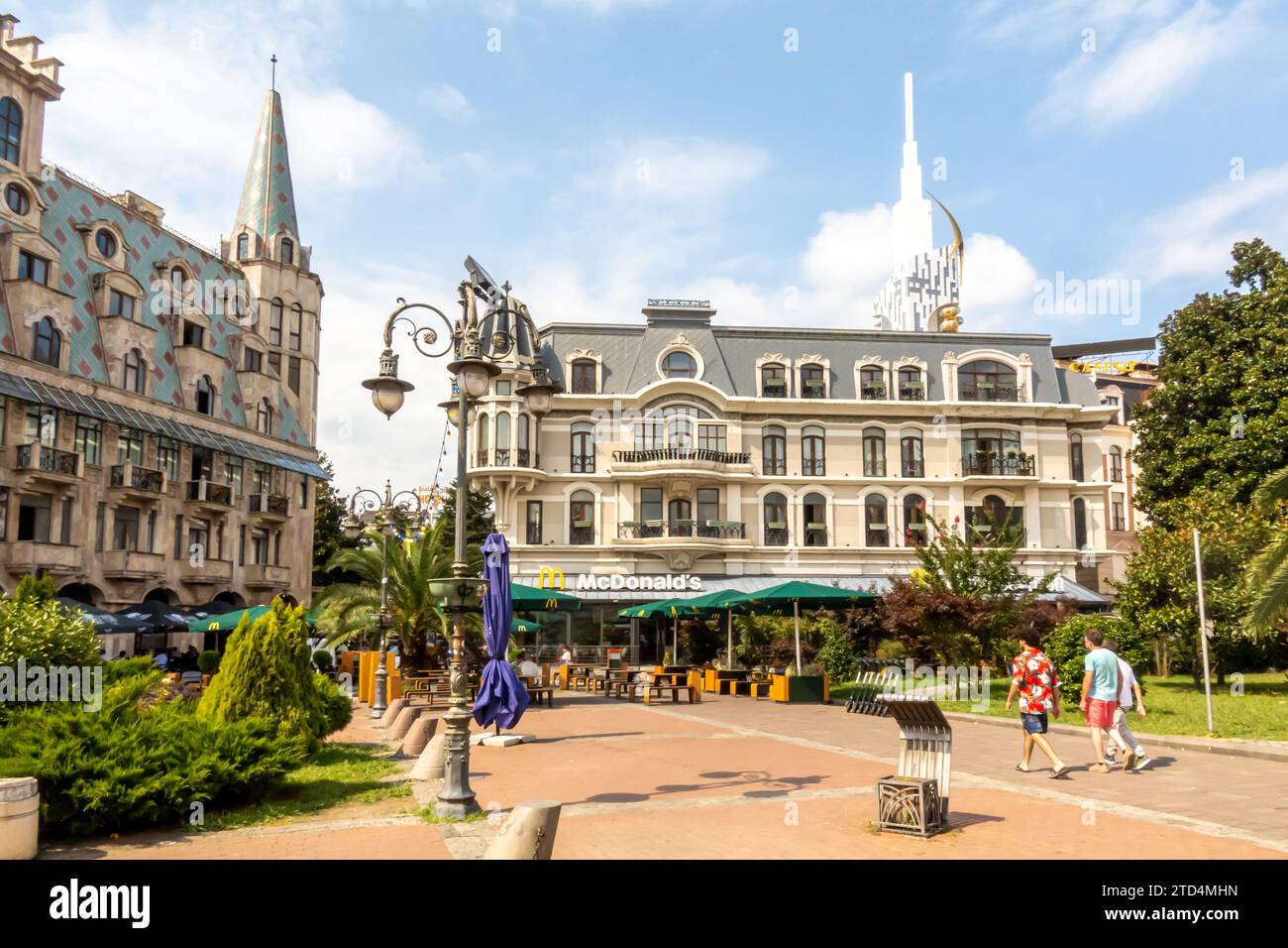 Europa Platz Batumi Georgia. McDonalds Restaurantgebäude im Zentrum von Batumi Stockfoto
