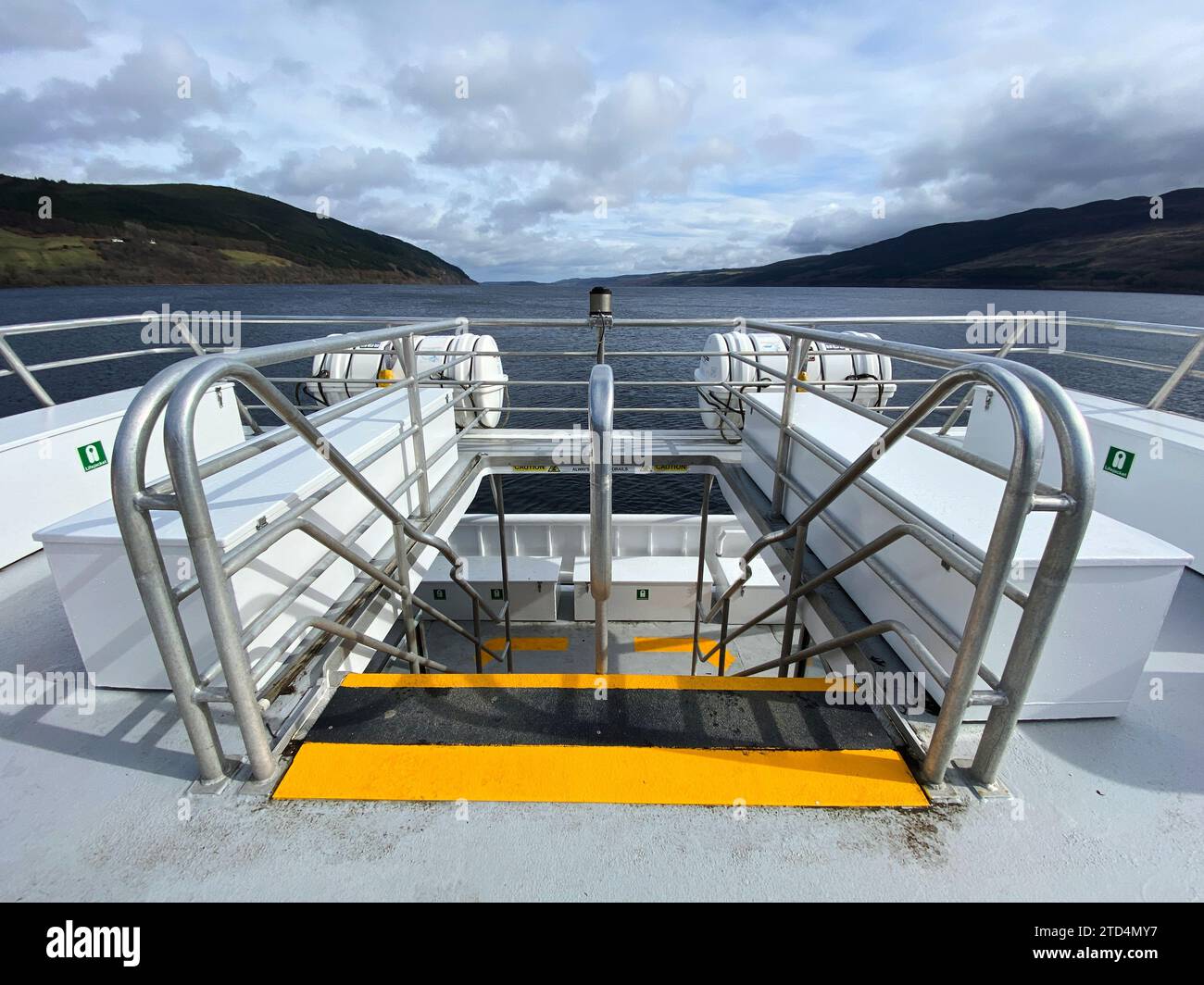 Treppen an Deck der Jakobitenkreuzfahrt auf Loch Ness, Schottland Stockfoto