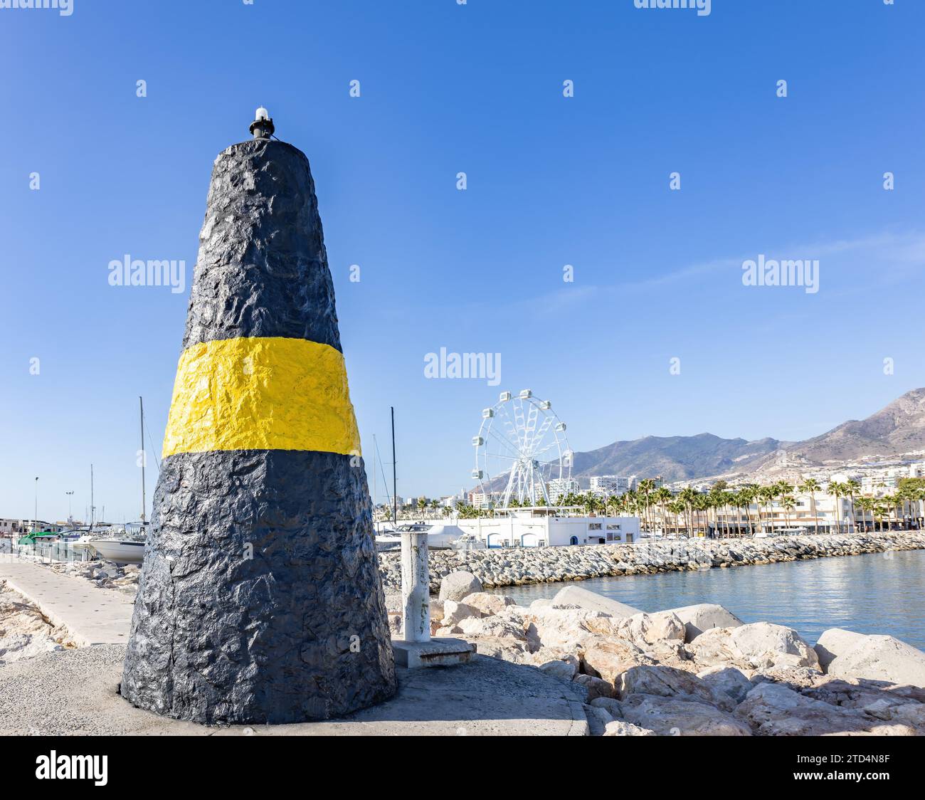 Leuchtturm Faro de Levante (Leuchtturm Levante) in Benalmadena Puerto Marina, Costa Del Sol, Andalusien, Spanien Stockfoto