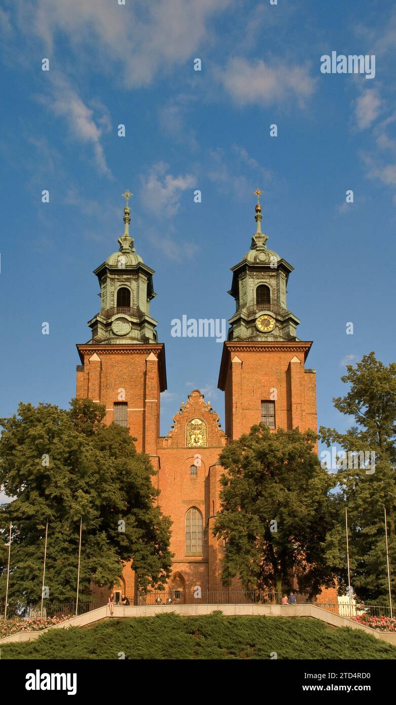 Königliche Kathedrale Gniezno (Basilika der Primatischen Kathedrale), 11. Jahrhundert, in Gniezno, Wielkopolskie, Polen Stockfoto