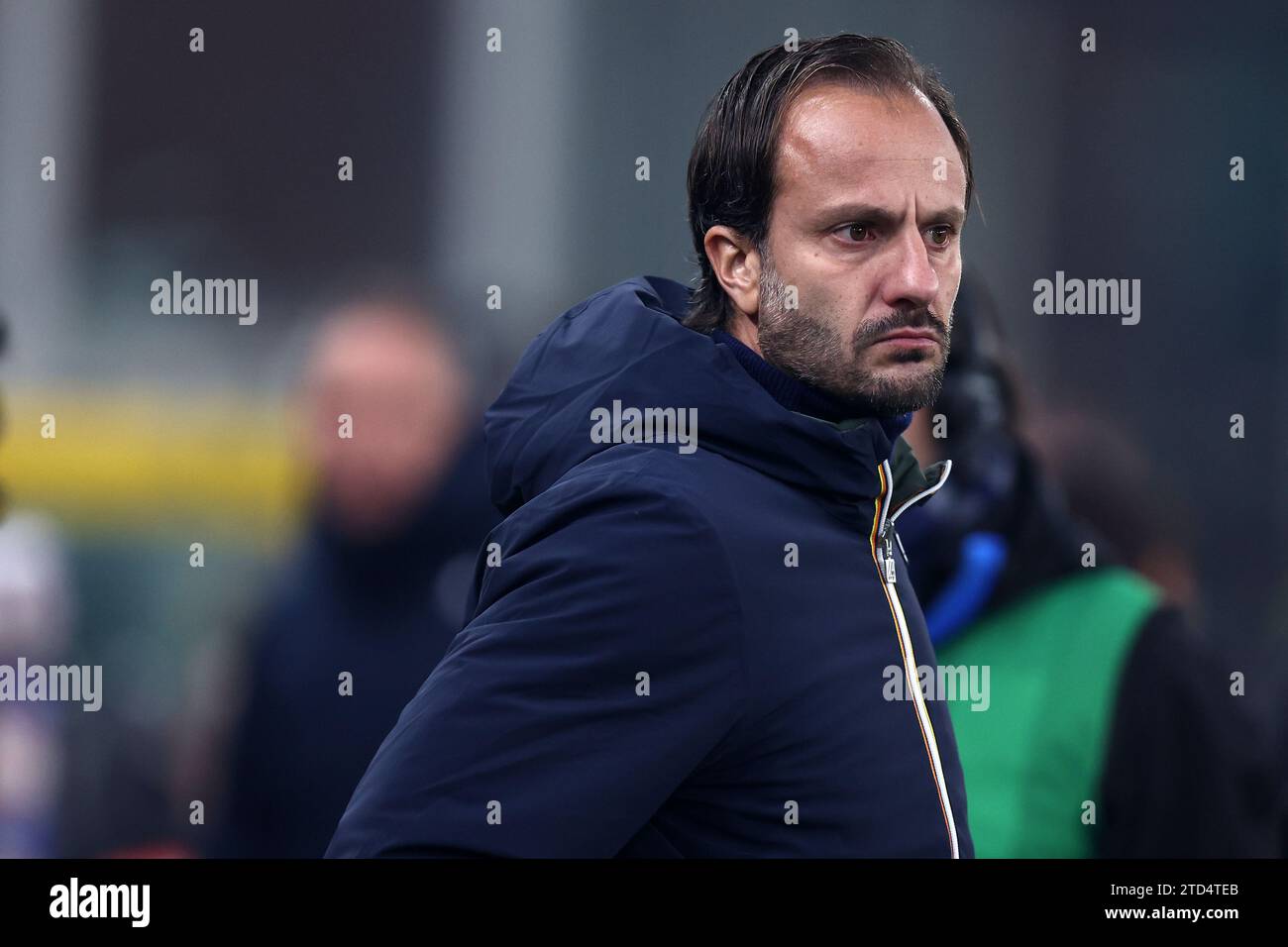 Genua, Italien. Dezember 2023. Alberto Gilardino, Cheftrainer des CFC Genua, sieht beim Fußballspiel der Serie A zwischen Genua FC und Juventus FC am 15. Dezember 2023 im Stadio Luigi Ferraris in Genova, Italien, an. Quelle: Marco Canoniero/Alamy Live News Stockfoto