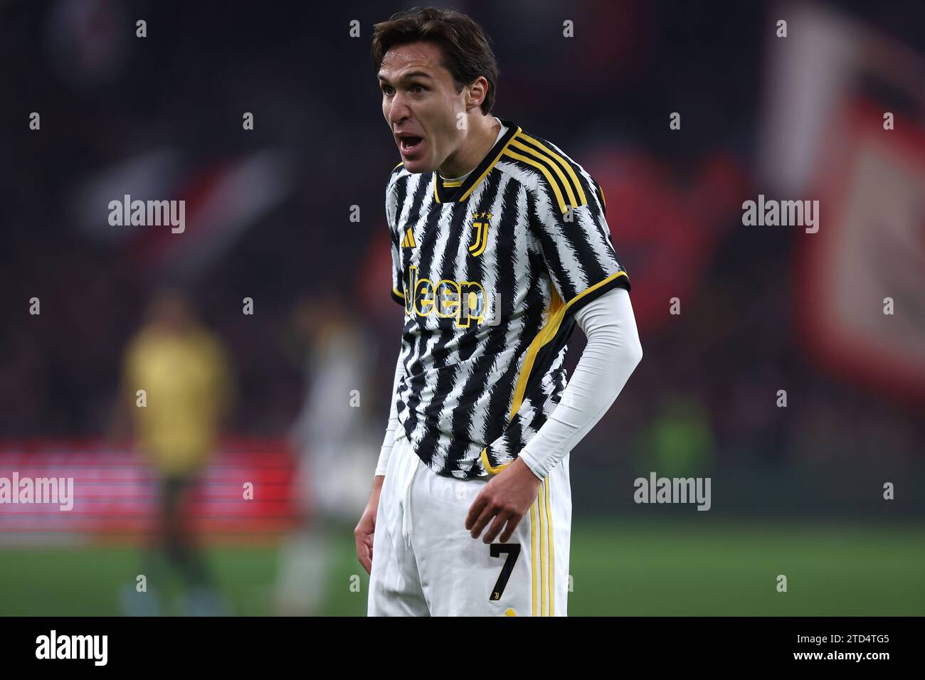 Genua, Italien. Dezember 2023. Federico Chiesa von Juventus FC sieht beim Fußball-Spiel der Serie A zwischen Genua FC und Juventus FC am 15. Dezember 2023 im Stadio Luigi Ferraris in Genova, Italien, an. Quelle: Marco Canoniero/Alamy Live News Stockfoto