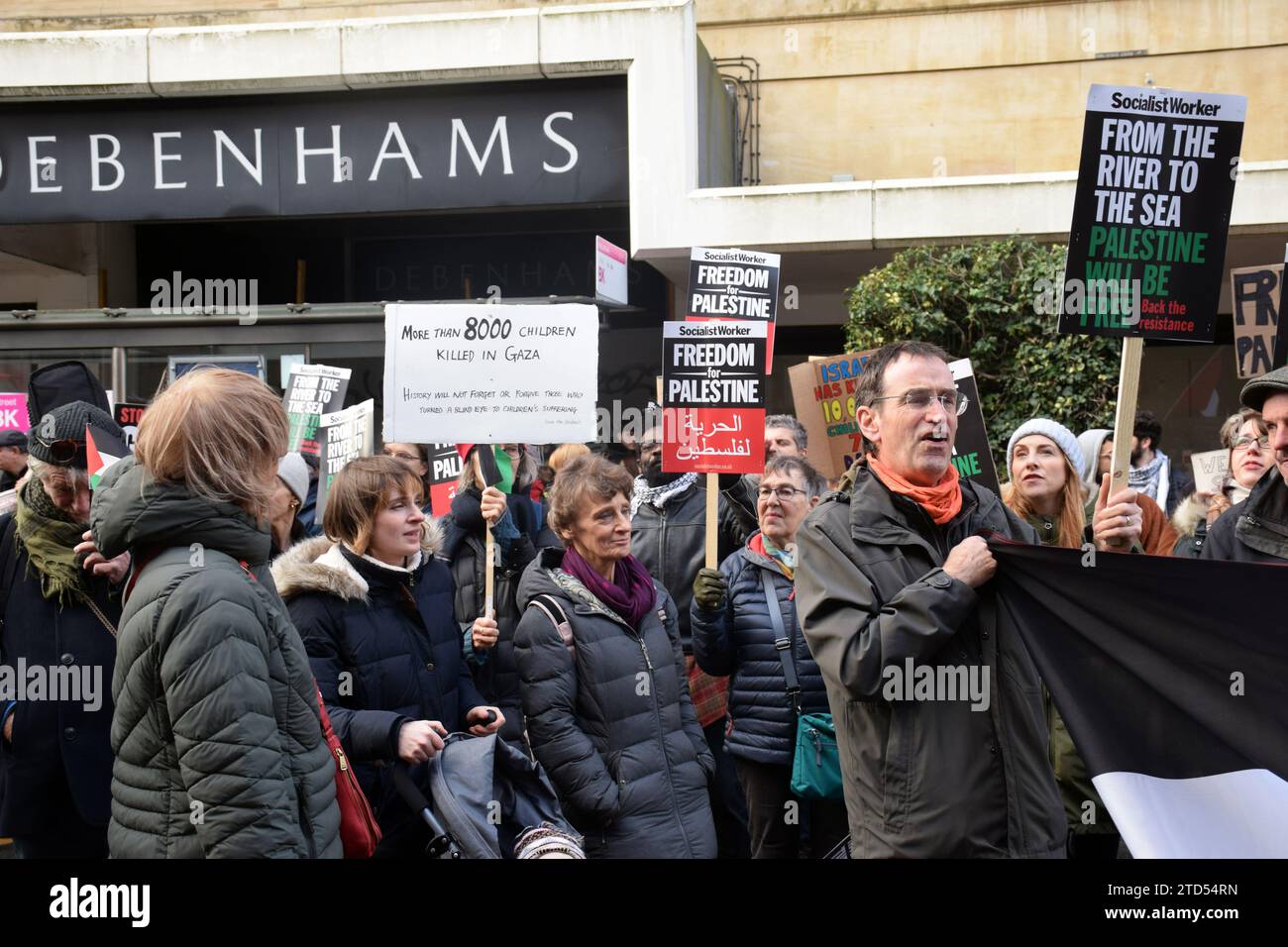 Nationaler Aktionstag für Palästina. Protest in Norwich, Großbritannien, gegen die anhaltende Bombardierung des Gazastreifens durch Israel. 16. Dezember 2023 Stockfoto