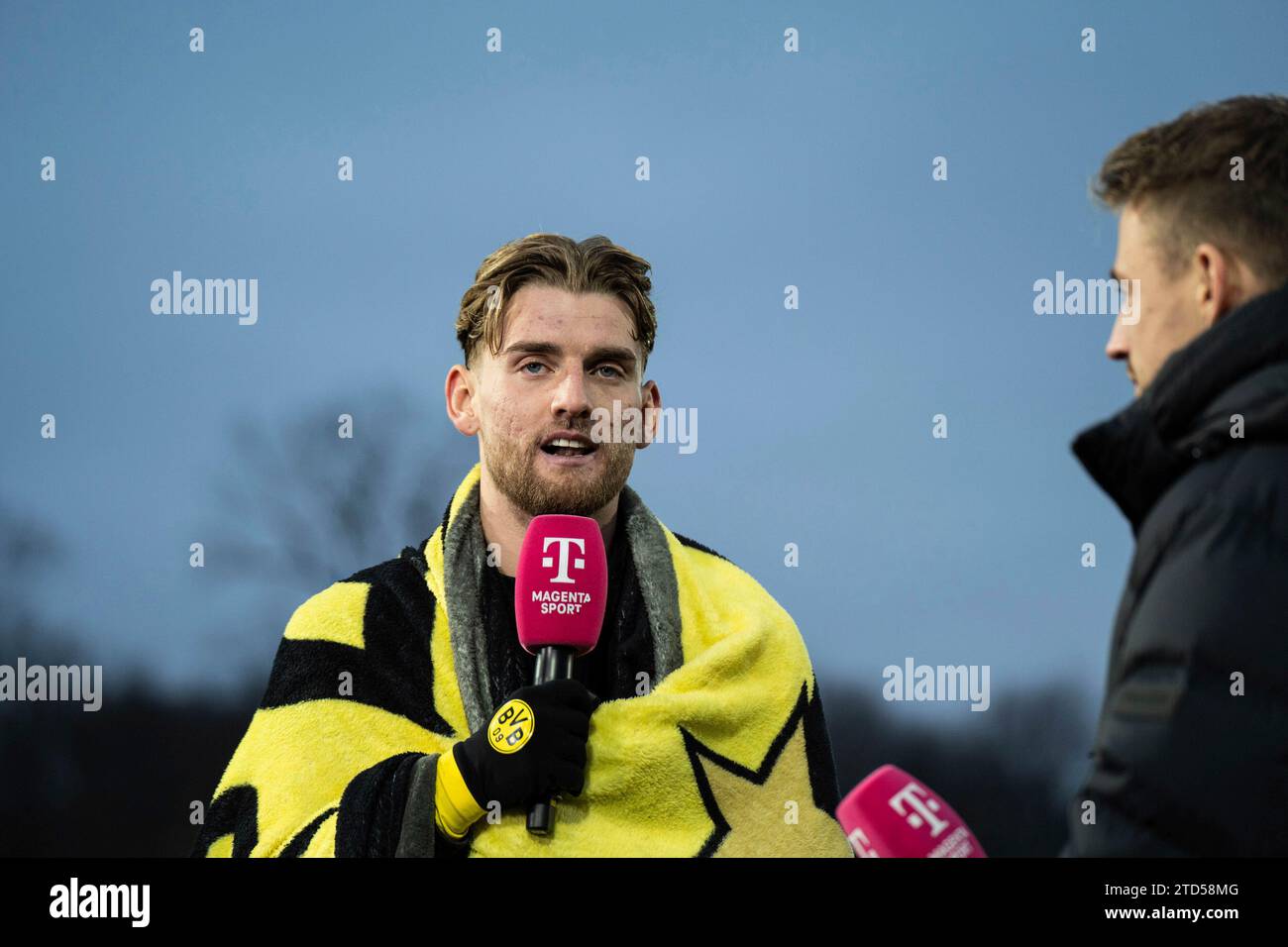 16.12.2023, Stadion Rote Erde, Dortmund, Deutschland, 3. FBL, Borussia Dortmund U23 vs Hallescher FC im Bild:Ole Pohlmann (Borussia Dortmund U23, #30) im Interview nach dem Spiel Foto © nordphoto GmbH / Christian Schulze Stockfoto