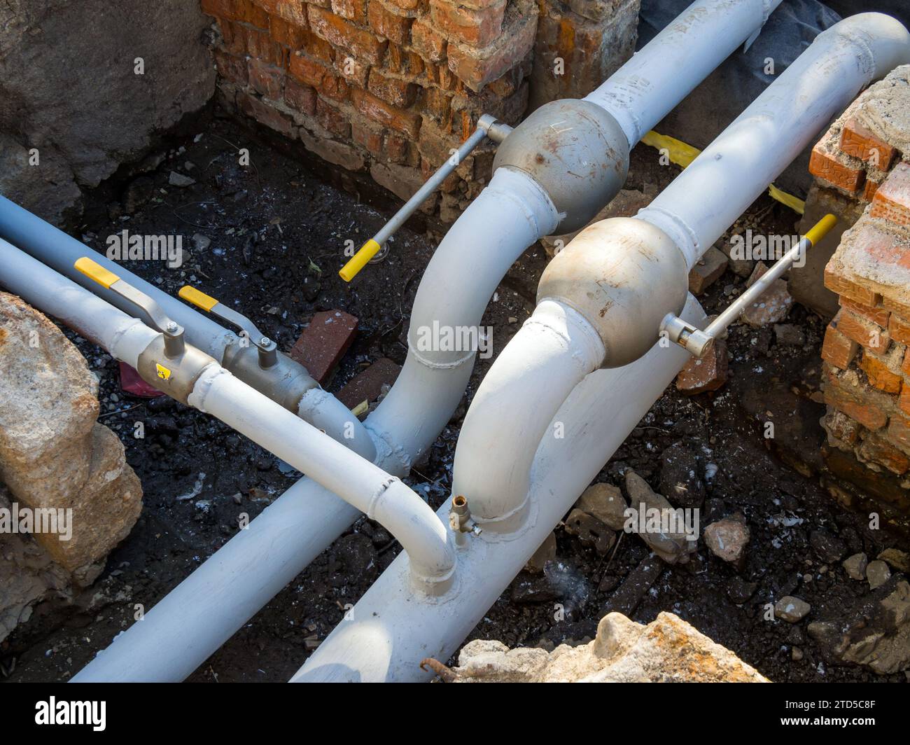 Neue Leitungen der Stadtkommunikation der Wasserversorgung Stockfoto