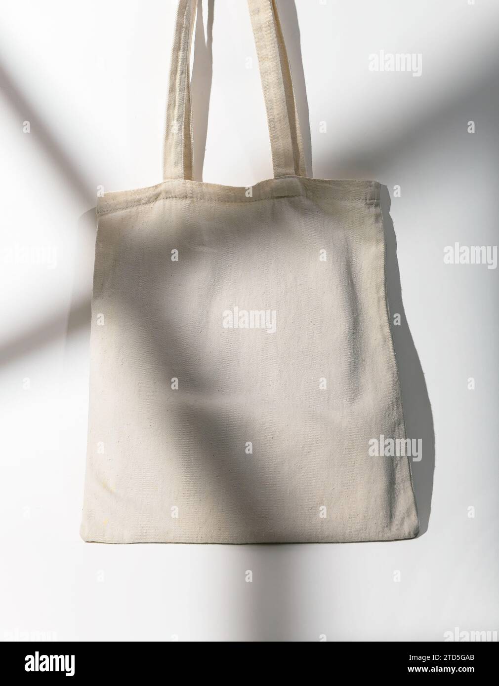 Umweltfreundliche Tragetasche aus Textil. Shopper aus recycelter Baumwolle Stockfoto