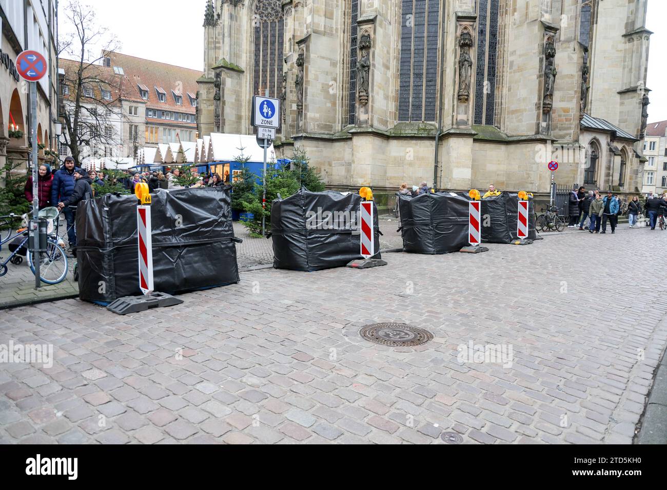 Weiterhin Erhöhte Sicherheitsmaßnahmen Am Kölner Produktbild-Vorschau 3